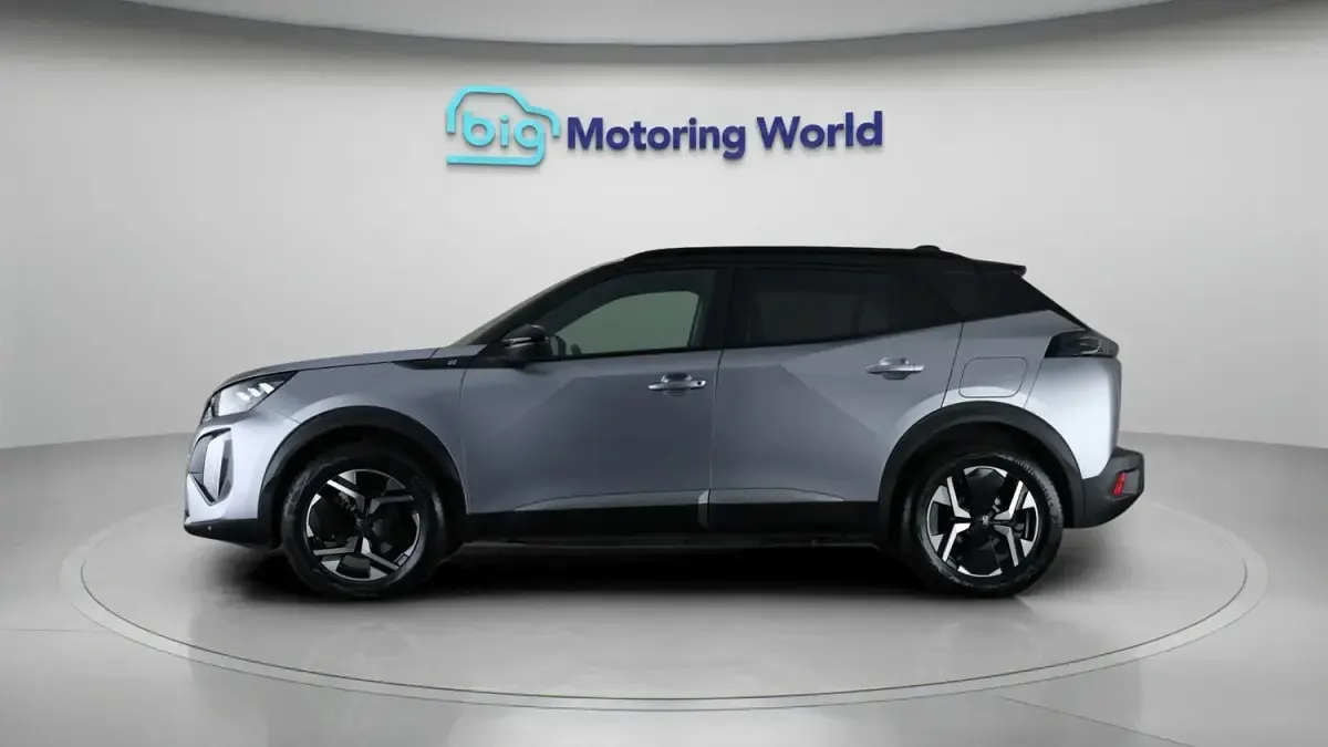 Second-hand Peugeot e-2008 GT 98 kW (134 CP) 2024 Gri SUV
