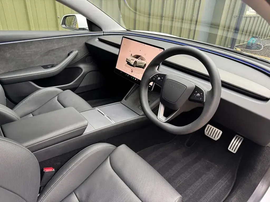 Używany Tesla Model 3 Performance 338 kW (460 KM) 2025 Biały Sedan/Limuzyna