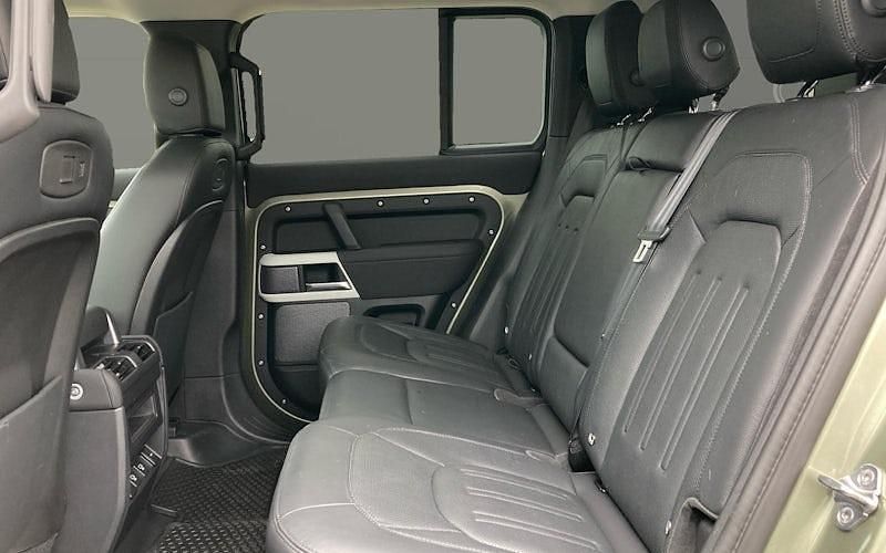 Used Land Rover Defender First Edition 250 HP (183 kW) 2021 SUV