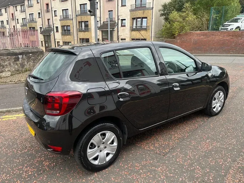 Używany Dacia Sandero Comfort 91 KM (66 kW) 2020 Czarny Hatchback