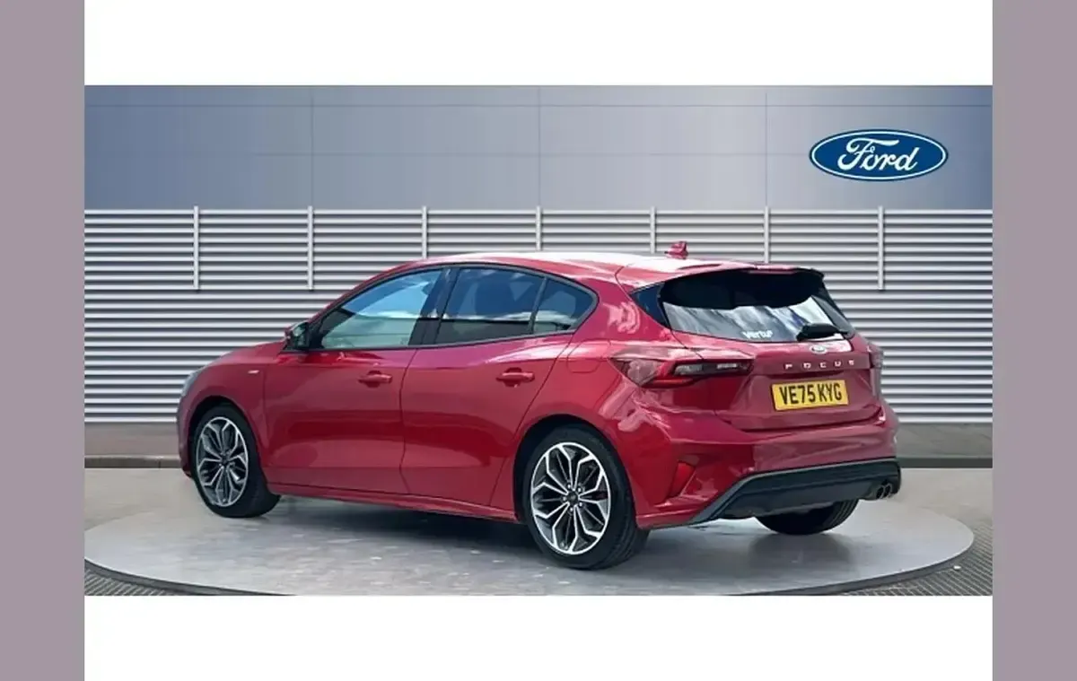 Used Ford Focus ST-Line X 123 HP (90 kW) 2026 Red Hatchback