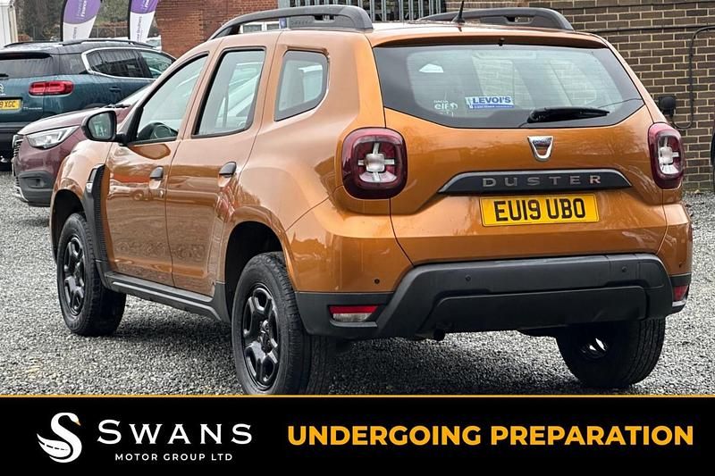 Used Dacia Duster Essentiel 115 HP (84 kW) 2019 Orange SUV