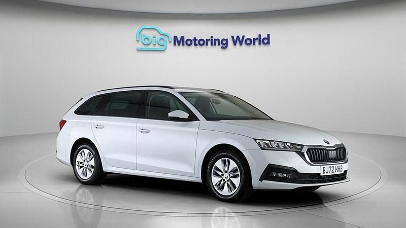 Used Skoda Octavia SE Technology 110 HP (80 kW) 2022 White Estate
