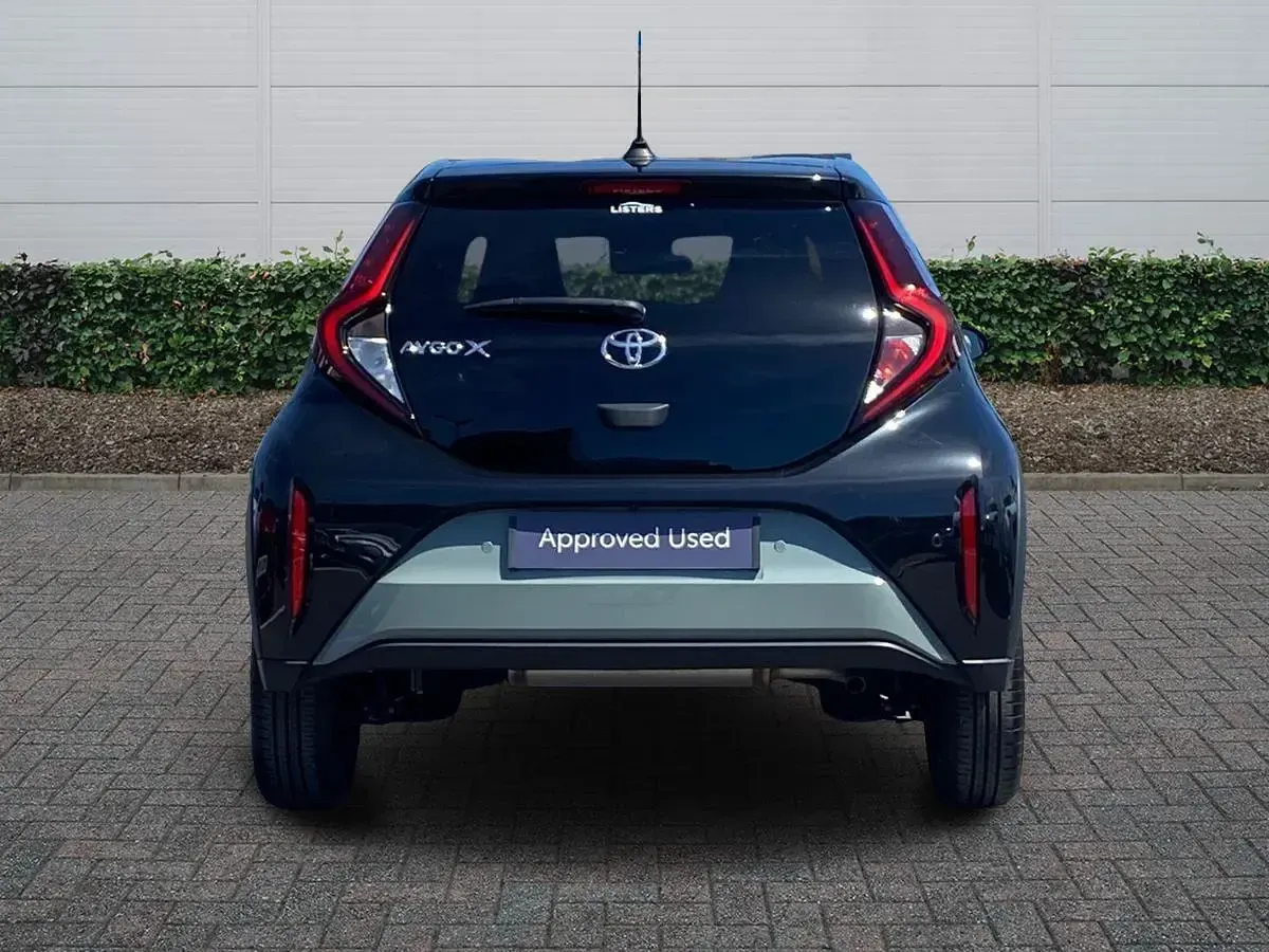 Used Toyota Aygo X 72 HP (52 kW) 2024 Green SUV