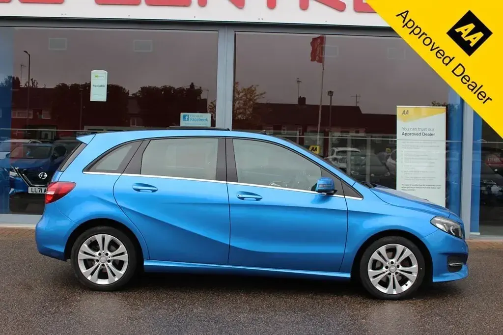 Used Mercedes B180 Premium Plus 122 HP (89 kW) 2015 Blue MPV