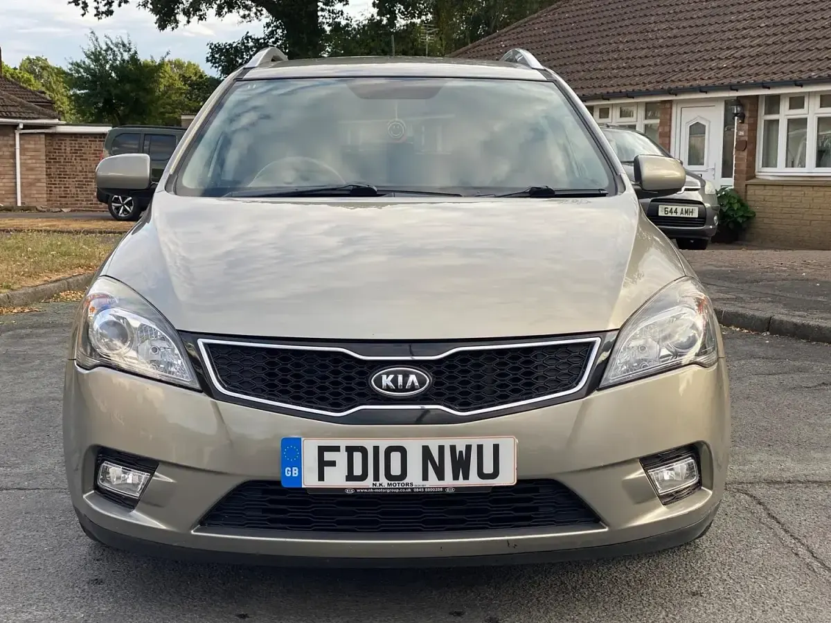 Used Kia Ceed 2010 Silver Hatchback