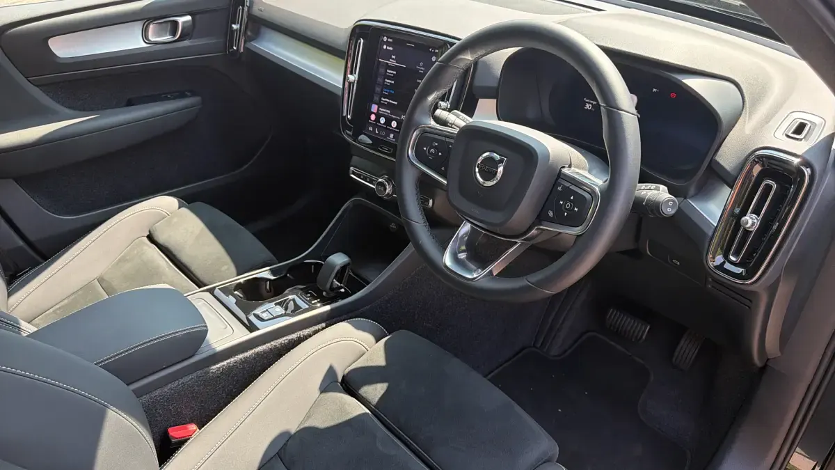 Used Volvo XC40 Plus 163 HP (119 kW) 2025 Black SUV
