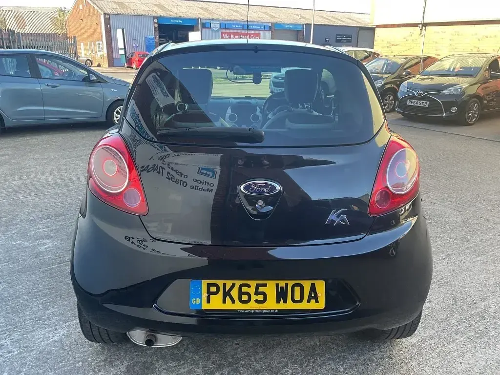Begagnad Ford Ka Zetec 69 HK (50 kW) 2015 Svart Halvkombi