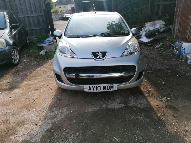 Used Peugeot 107 68 HP (50 kW) 2010 Silver Hatchback