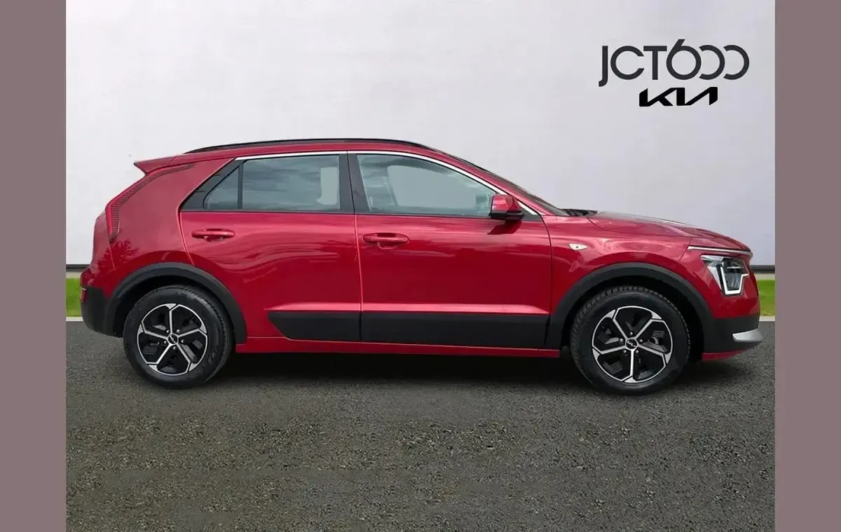Used Kia Niro 136 HP (100 kW) 2022 Red SUV