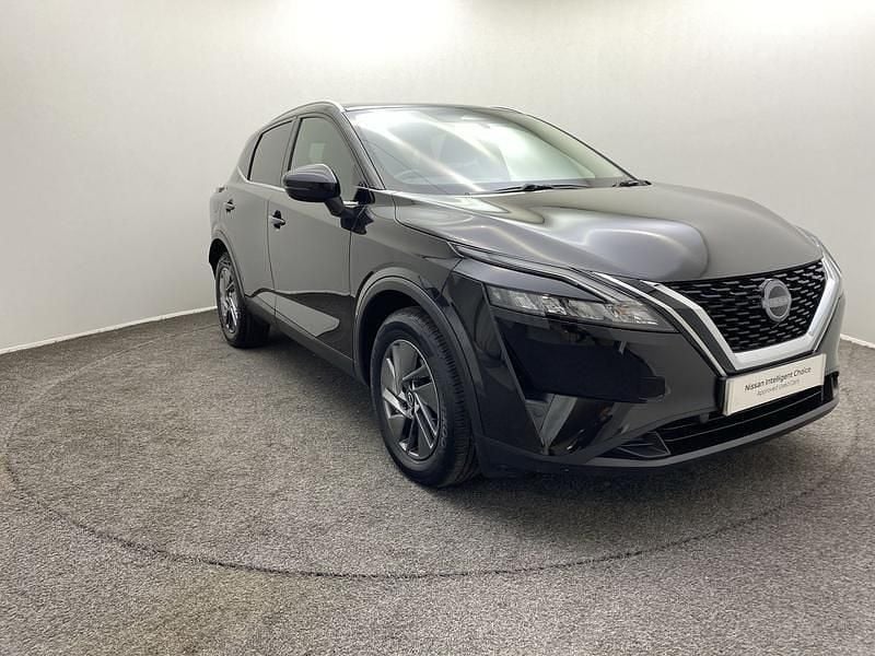 Pearl black Used 2023 Nissan Qashqai Acenta Premium SUV | £19,890 (Fair price) - Image 1/4