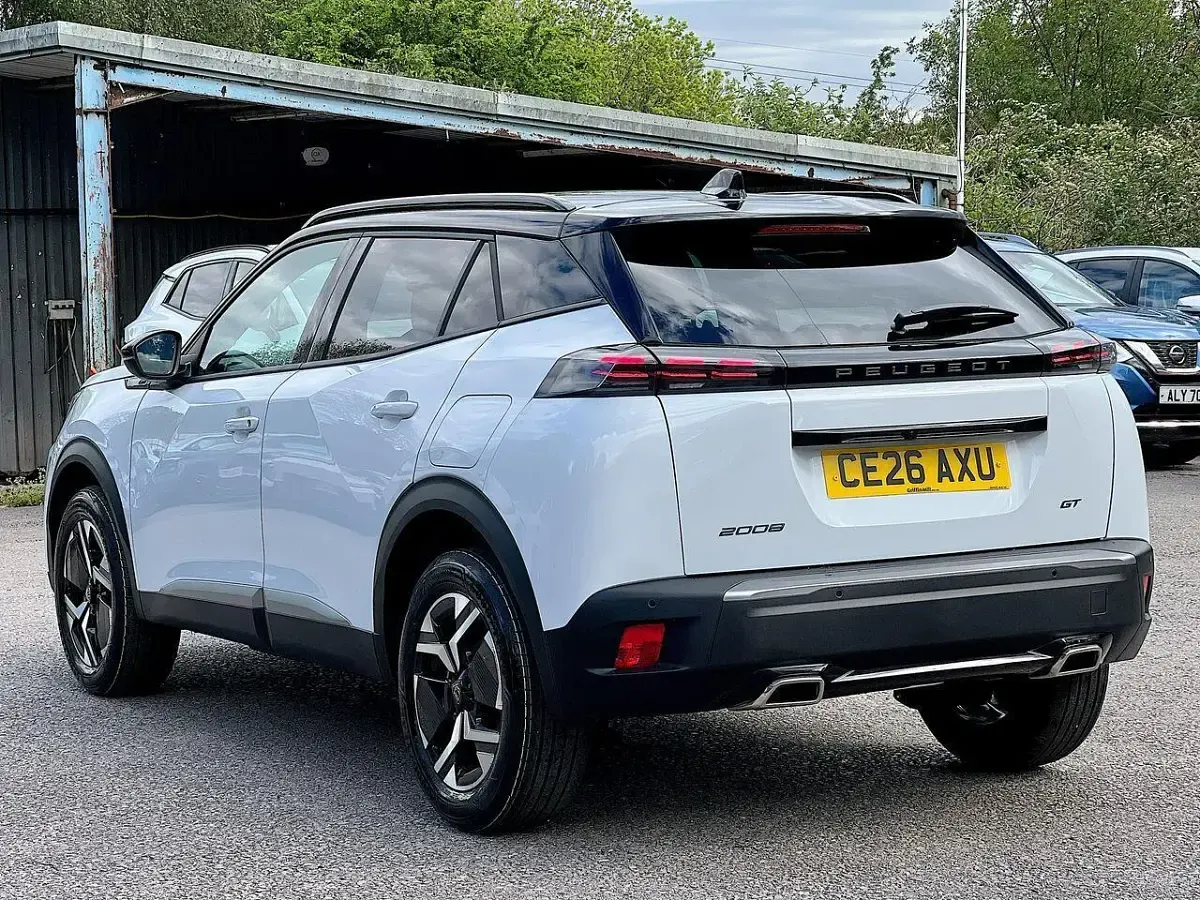 Neu Peugeot 2008 GT 129 PS (94 kW) 2026 Weiß SUV