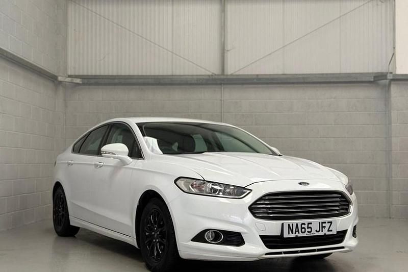 Used Ford Mondeo Zetec 150 HP (110 kW) 2015 White Hatchback
