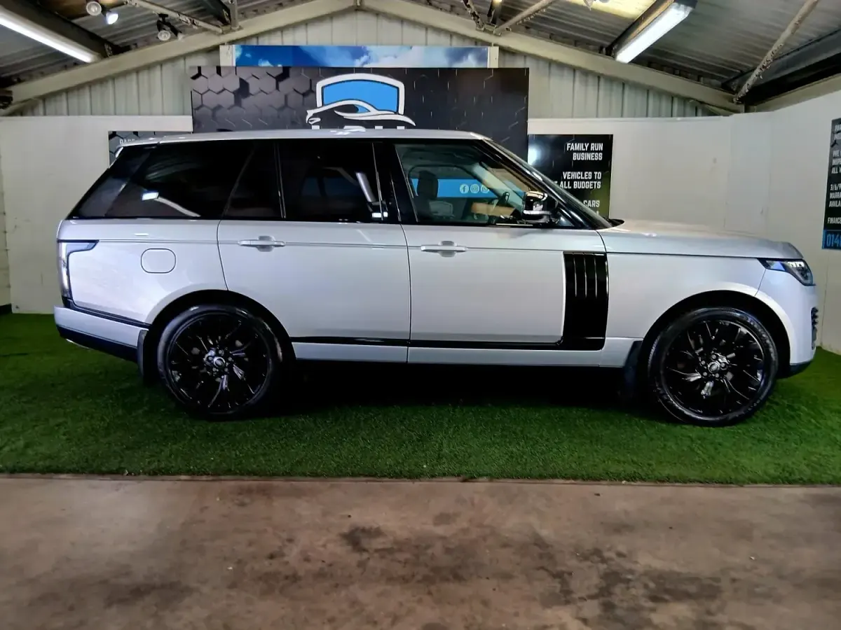 Used Land Rover Range Rover Vogue 306 HP (225 kW) 2018 Silver SUV