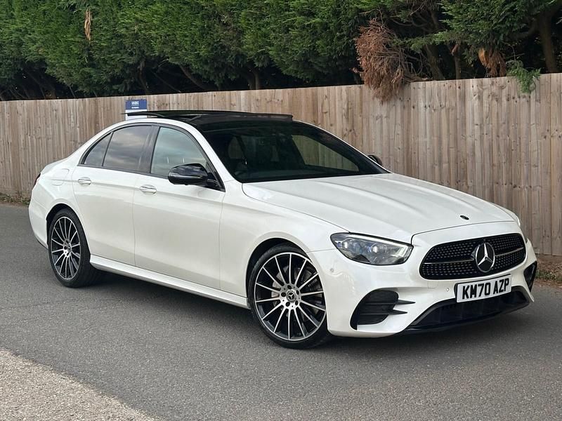 Begagnad Mercedes E220 AMG line 2020 Vit Sedan