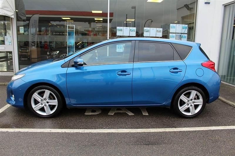 Used Toyota Auris Multidrive S 2014 Blue Hatchback