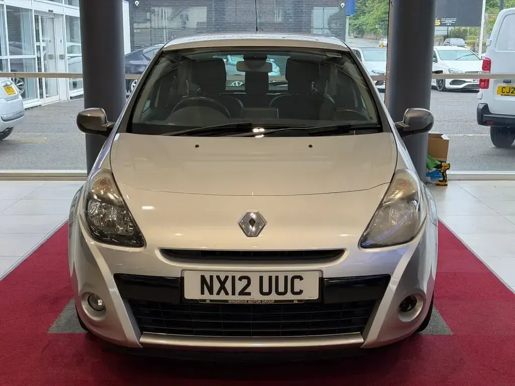 Used Renault Clio IV Dynamique 100 HP (73 kW) 2012 Silver Hatchback
