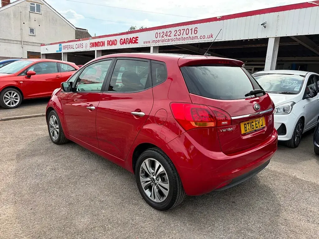 Used Kia Venga 123 HP (90 kW) 2016 Red Hatchback
