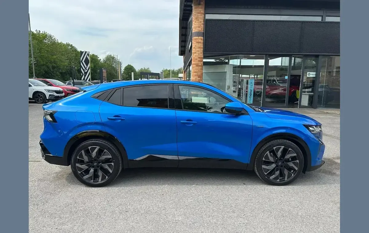 Begagnad Renault Rafale Techno Esprit Alpine 196 HK (144 kW) 2024 Blå SUV