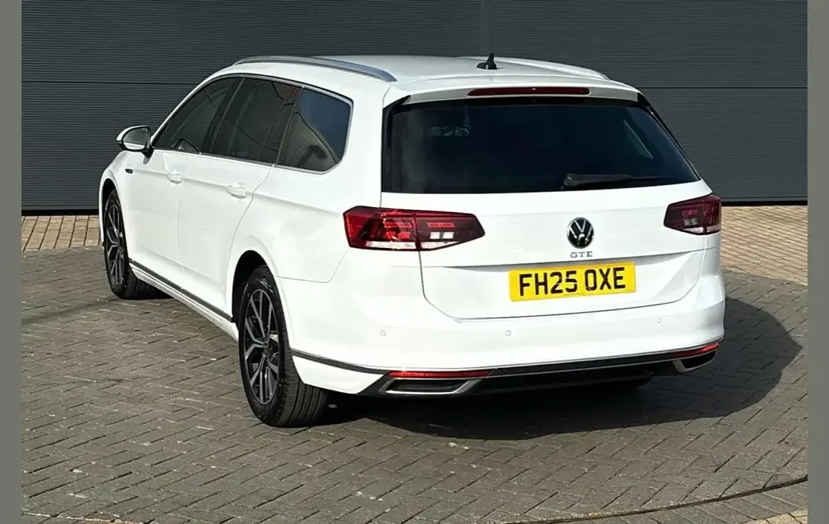 New VW Passat GTE 218 HP (160 kW) 2025 White Estate