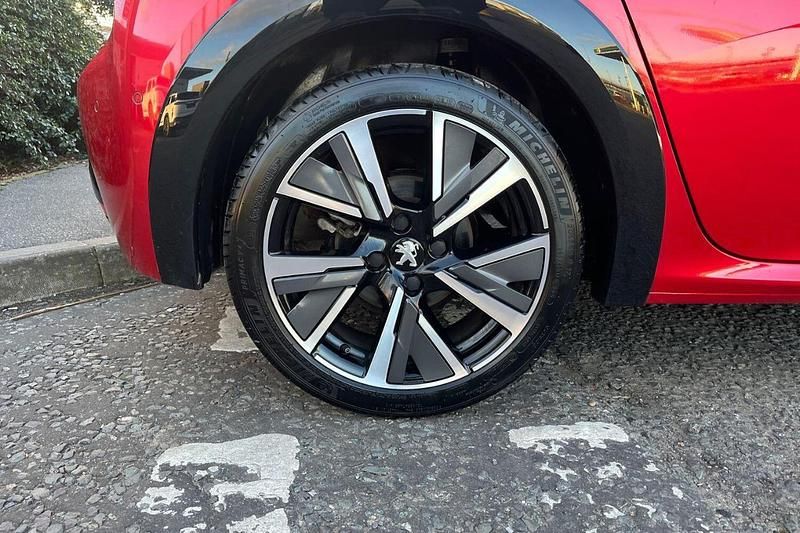 Used Peugeot 208 GT-line 129 HP (94 kW) 2022 Red Hatchback
