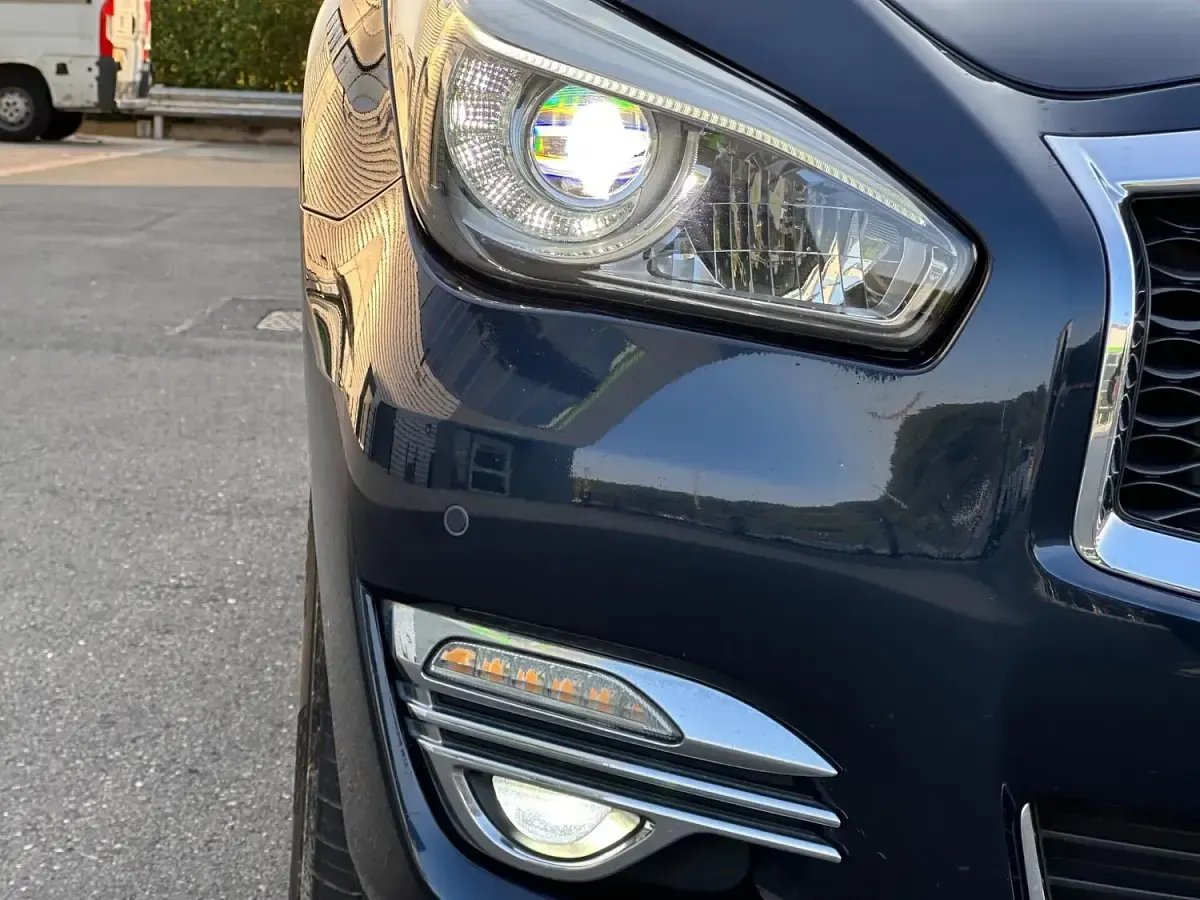 Used Infiniti Q70 Premium 170 HP (125 kW) 2017 Blue Sedan
