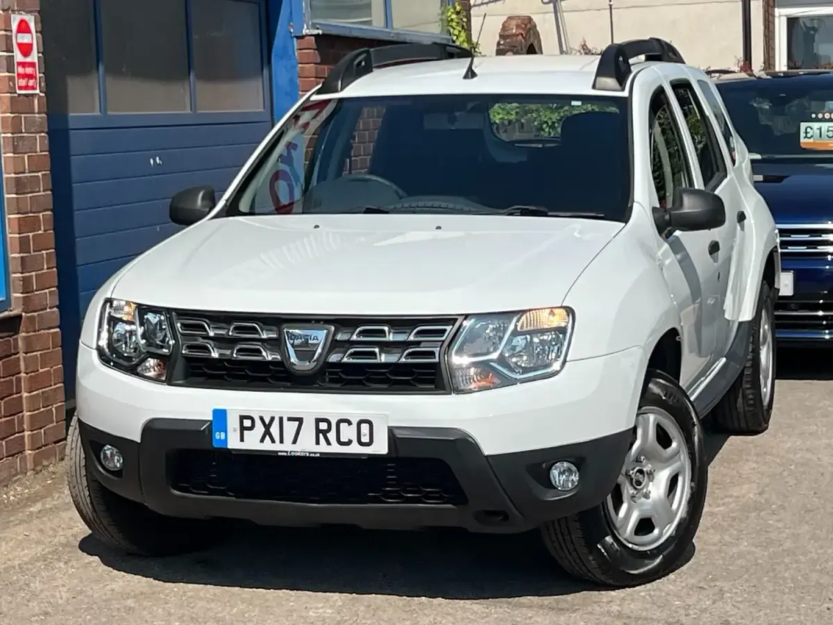 Used Dacia Duster Ambiance 110 HP (80 kW) 2017 White SUV