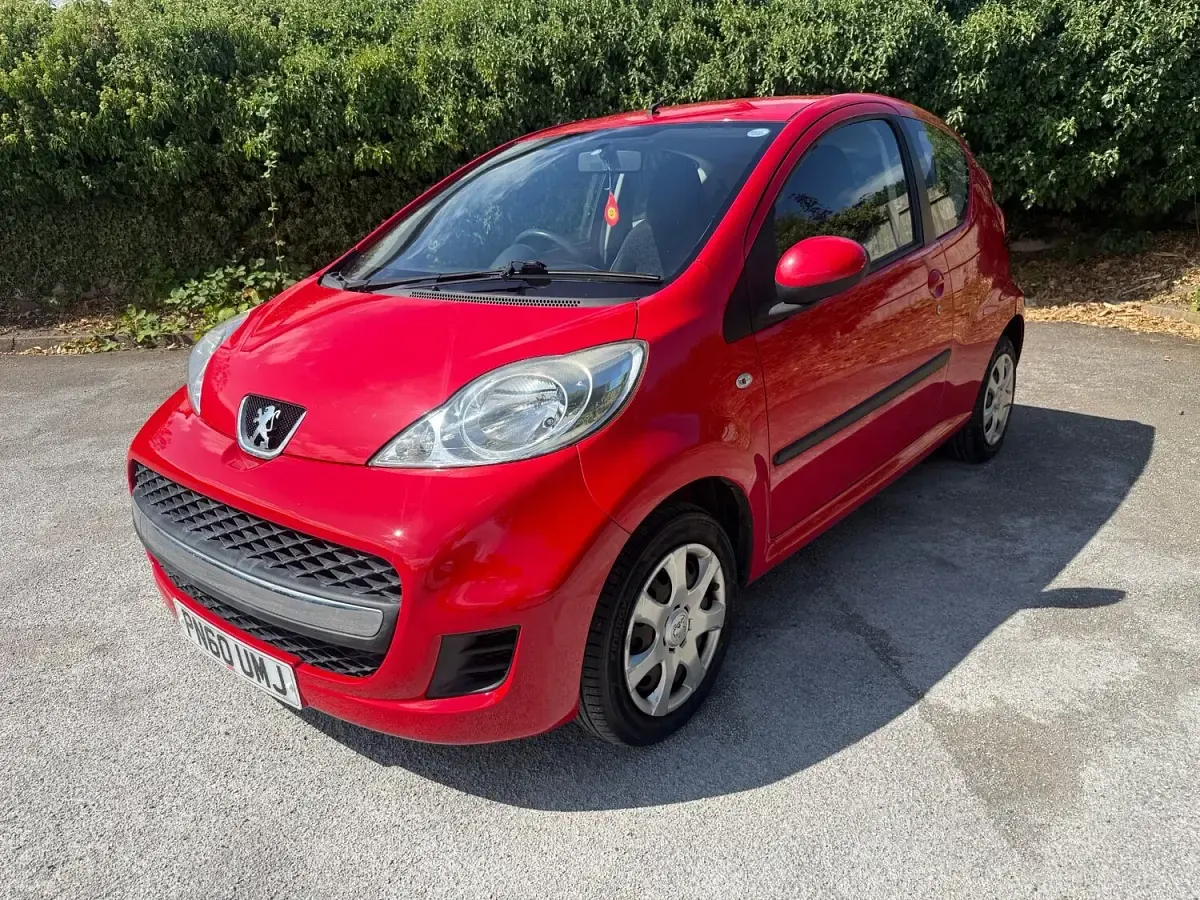 Used Peugeot 107 68 HP (50 kW) 2010 Red Hatchback