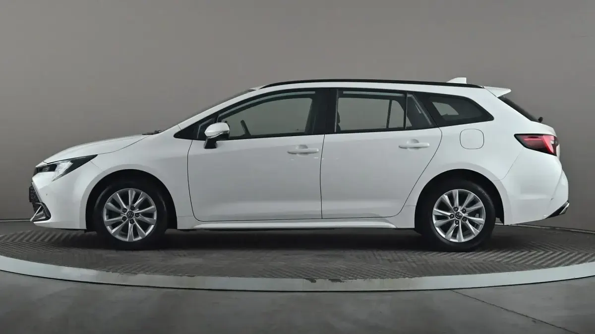 Używany Toyota Corolla 140 KM (102 kW) 2024 Biały Kombi