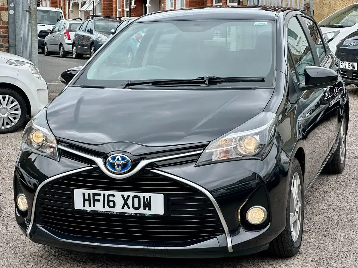 Used Toyota Yaris 101 HP (74 kW) 2016 Black Hatchback
