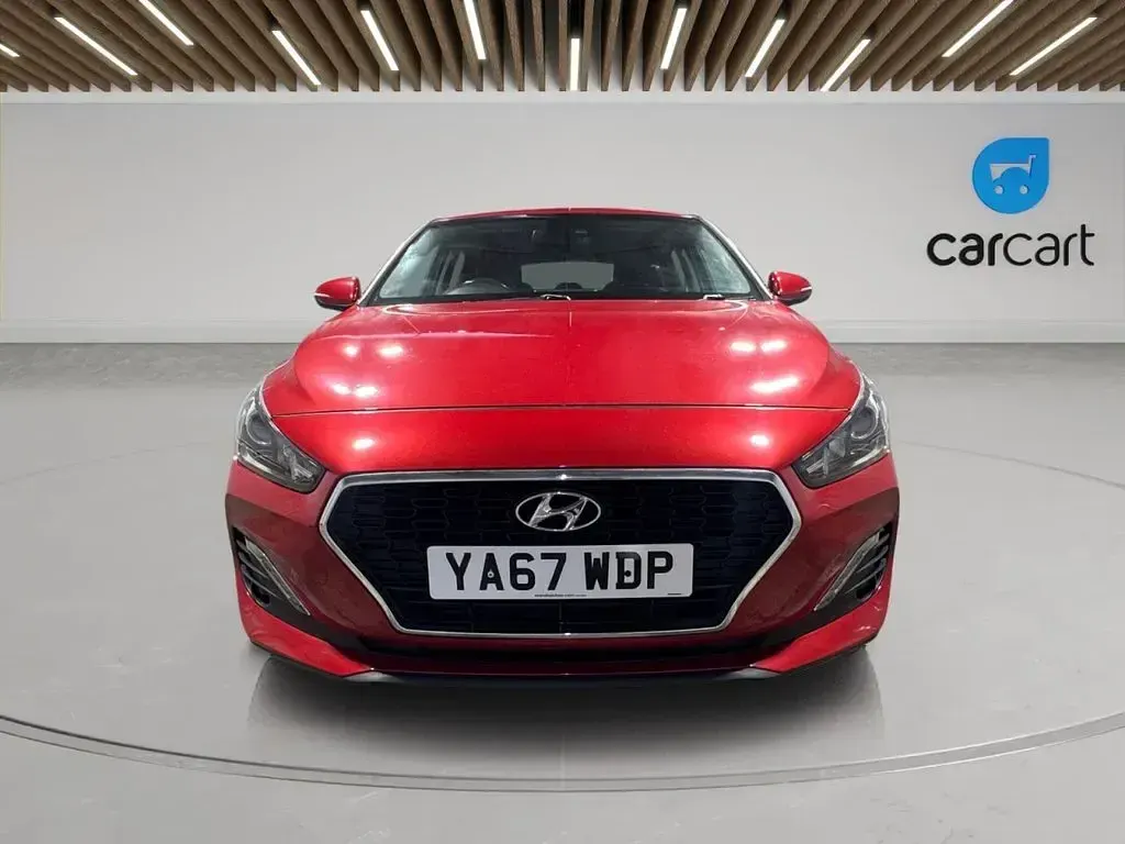 Used Hyundai i30 SE 120 HP (88 kW) 2017 Red Hatchback