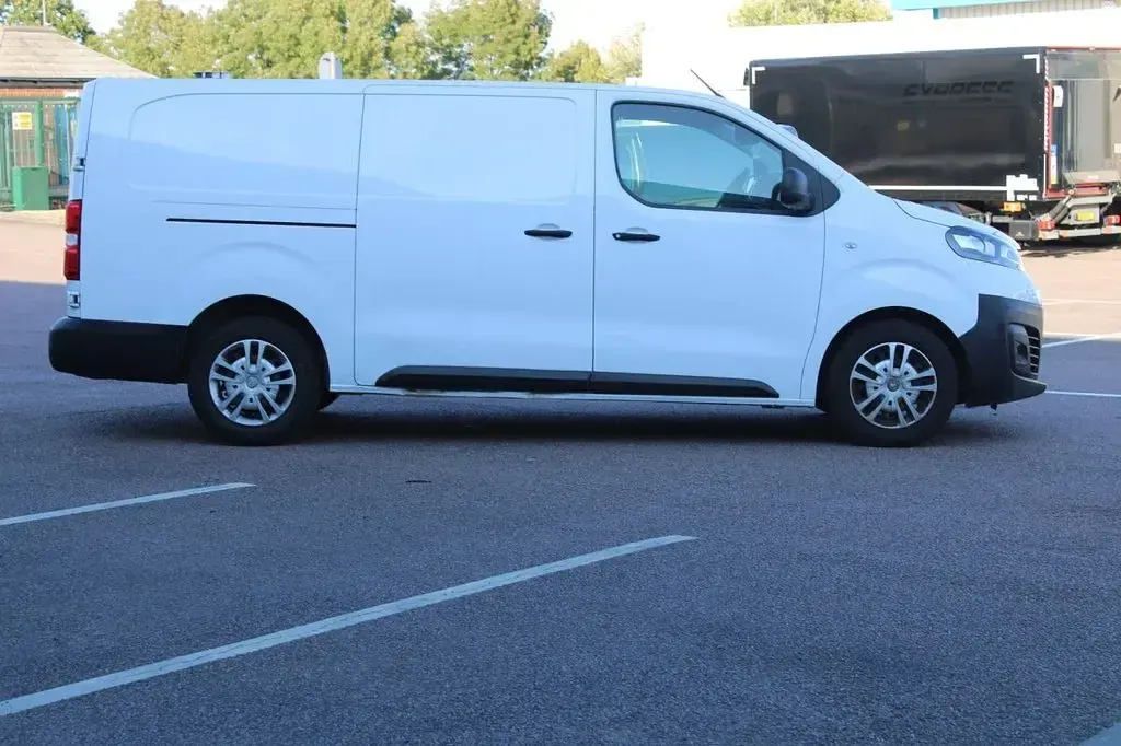 Used Vauxhall Vivaro S 2021 White MPV