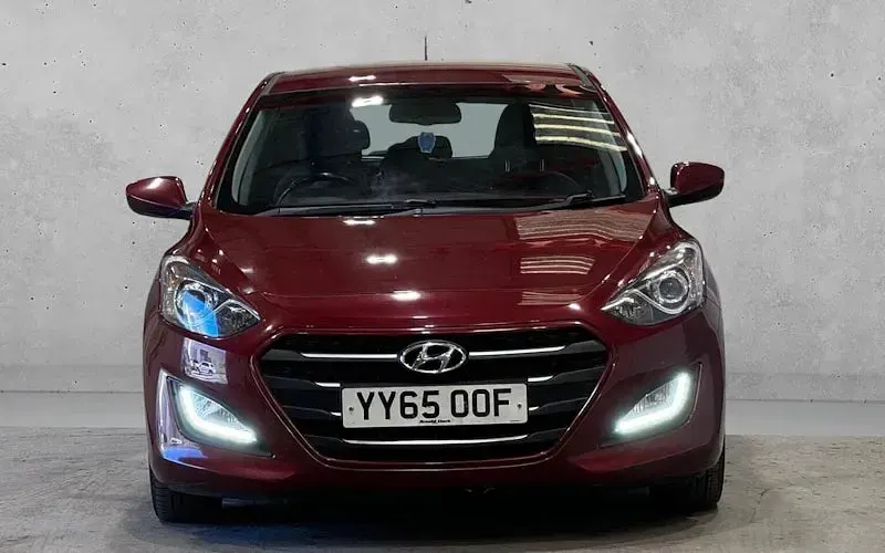 Used Hyundai i30 SE 110 HP (80 kW) 2015 Red Hatchback