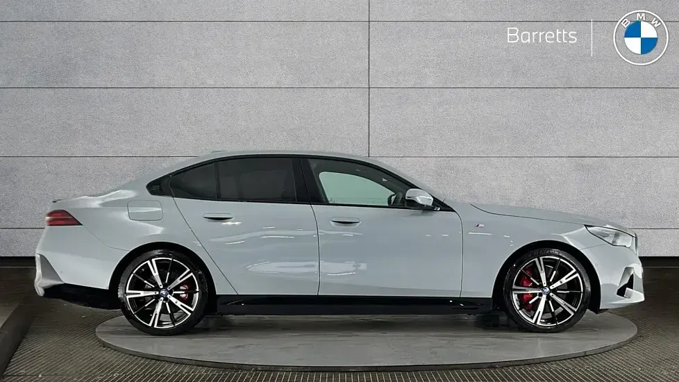 Usado BMW i5 M Sport 246 kW (335 CV) 2023 Gris Berlina