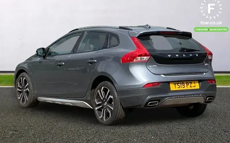 Begagnad Volvo V40 152 HK (111 kW) 2019 Grå Halvkombi
