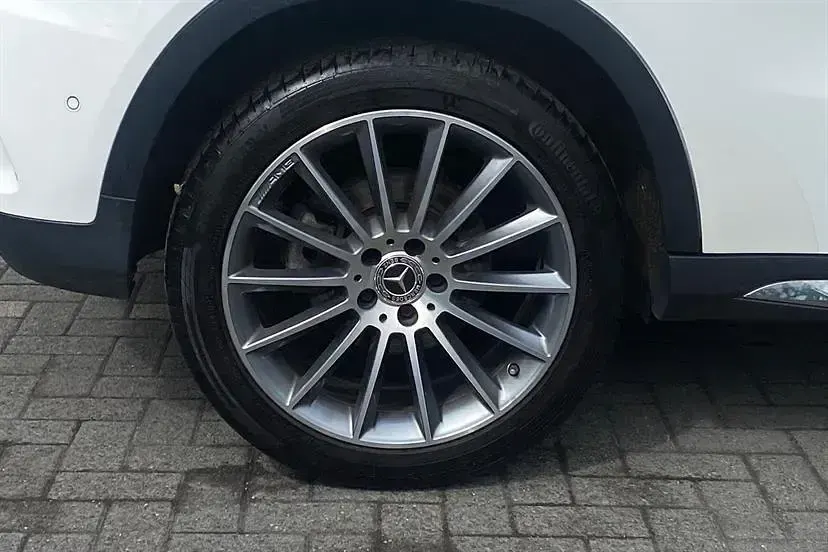 Used Mercedes GLA180 AMG line 122 HP (89 kW) 2019 White SUV