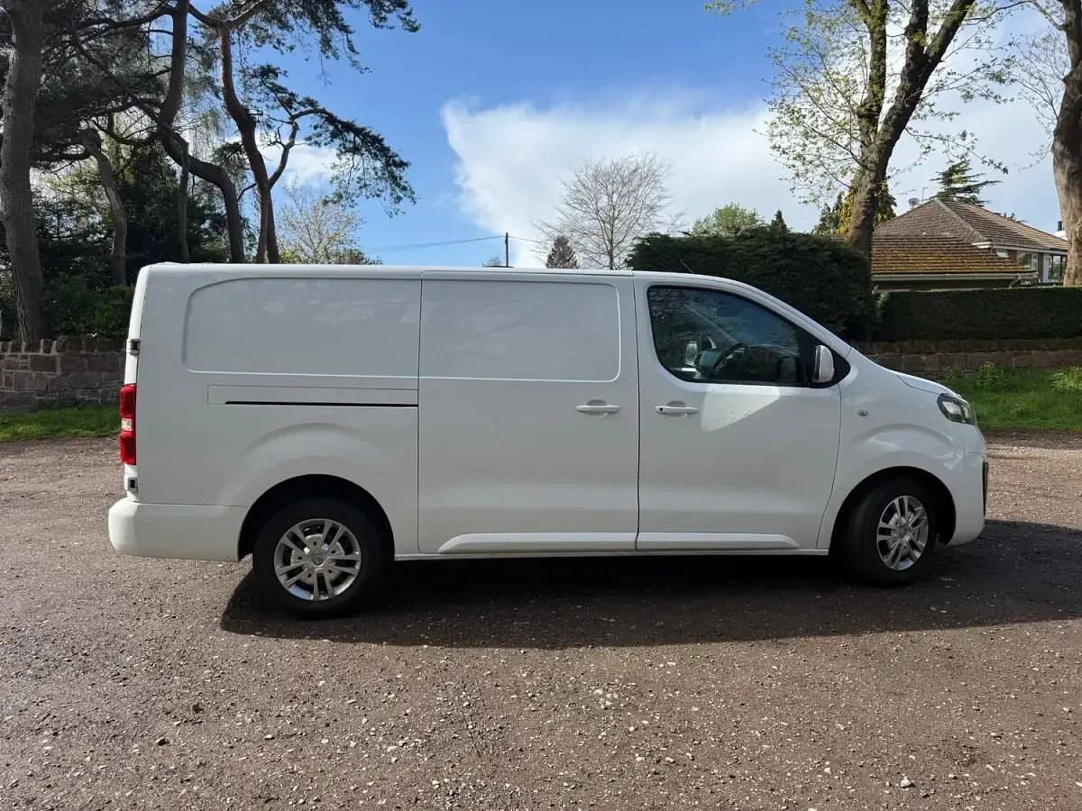 Used Vauxhall Vivaro Sportive 100 HP (73 kW) 2020 White MPV