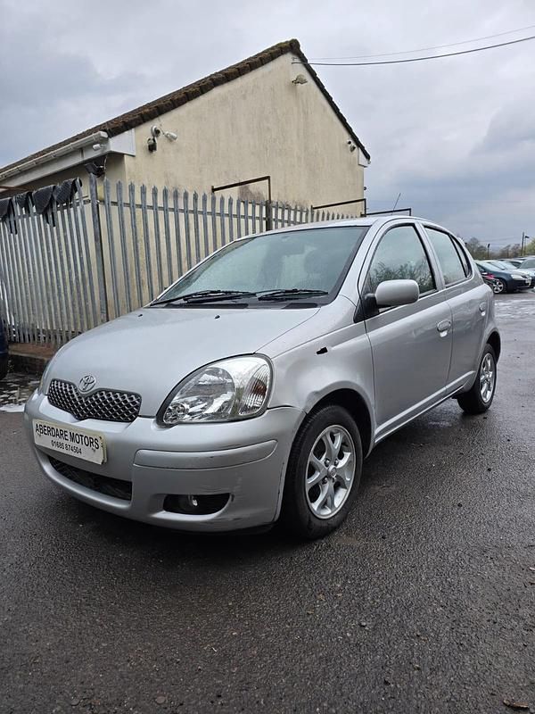 Used Toyota Yaris 2005 Silver Hatchback