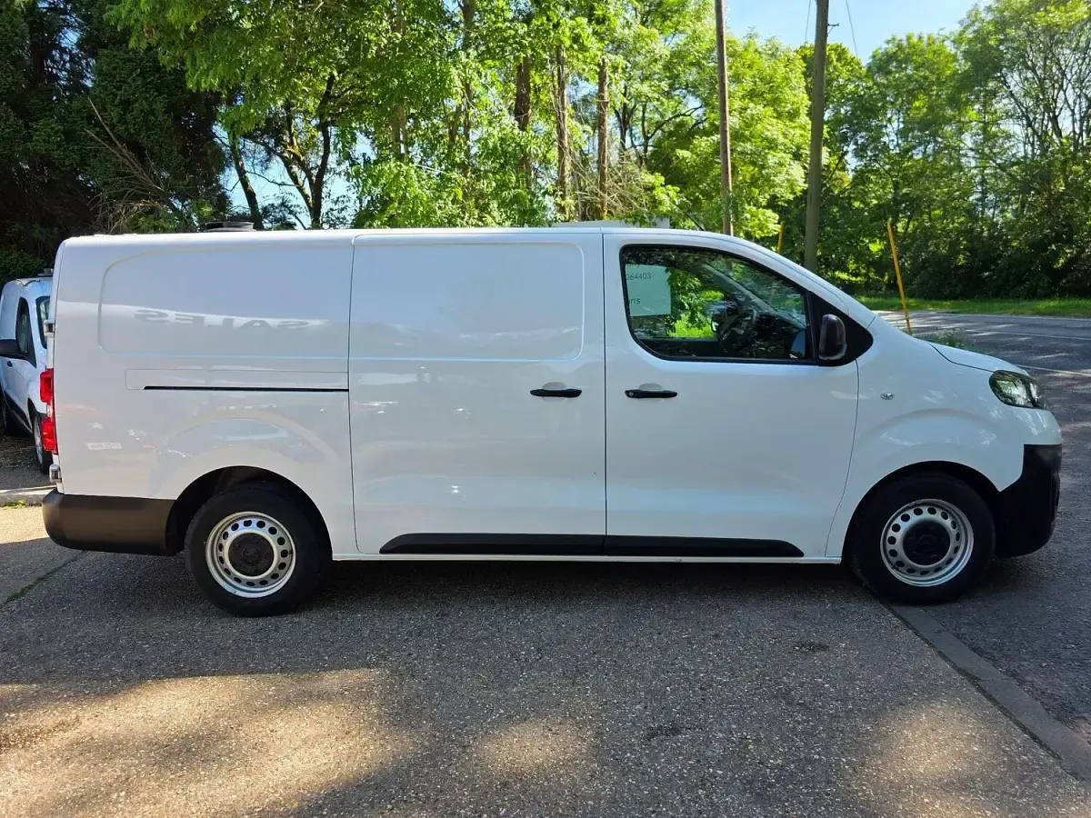 Used Vauxhall Vivaro Edition 100 HP (73 kW) 2021 White MPV