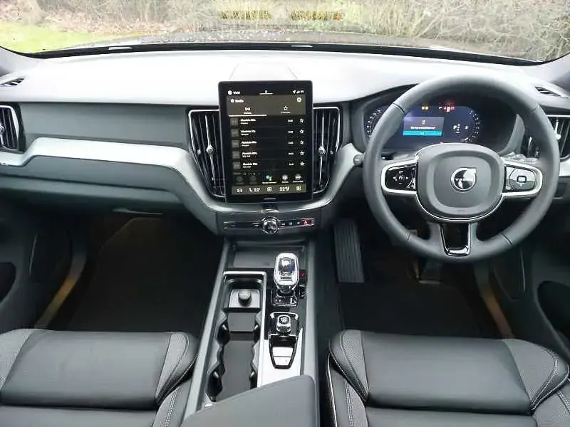 New Volvo XC60 Plus 247 HP (181 kW) 2026 SUV
