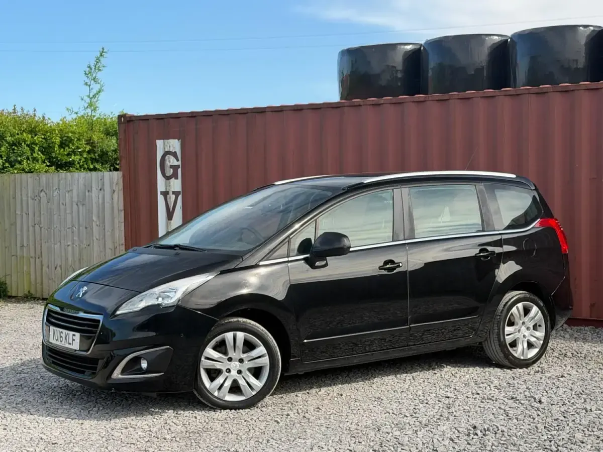 Second-hand Peugeot 5008 Active 120 CP (88 kW) 2016 Negru Monovolum