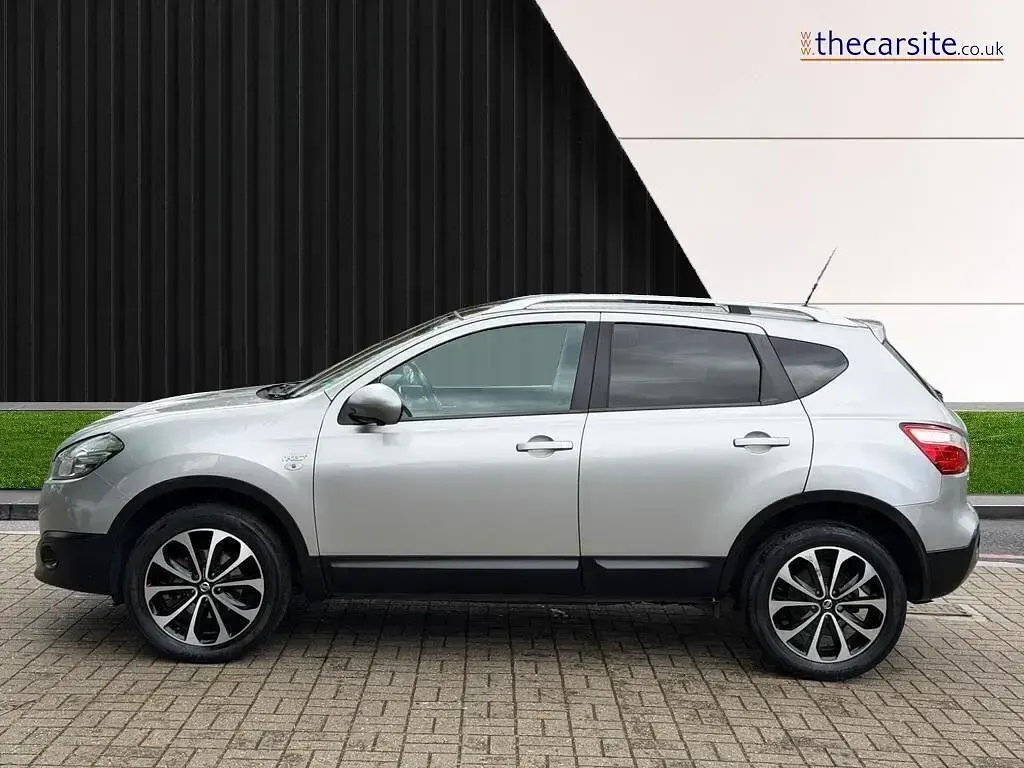 Used Nissan Qashqai N-TEC 117 HP (86 kW) 2013 Silver SUV