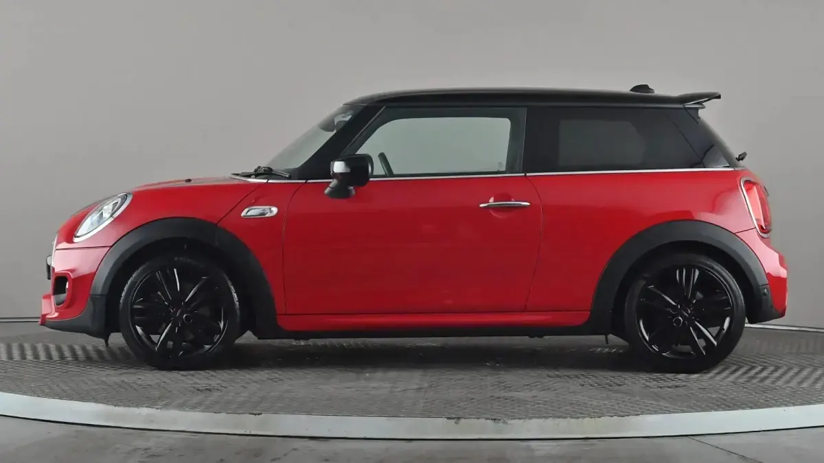 Używany Mini Cooper S Comfort 192 KM (141 kW) 2020 Czerwony Hatchback