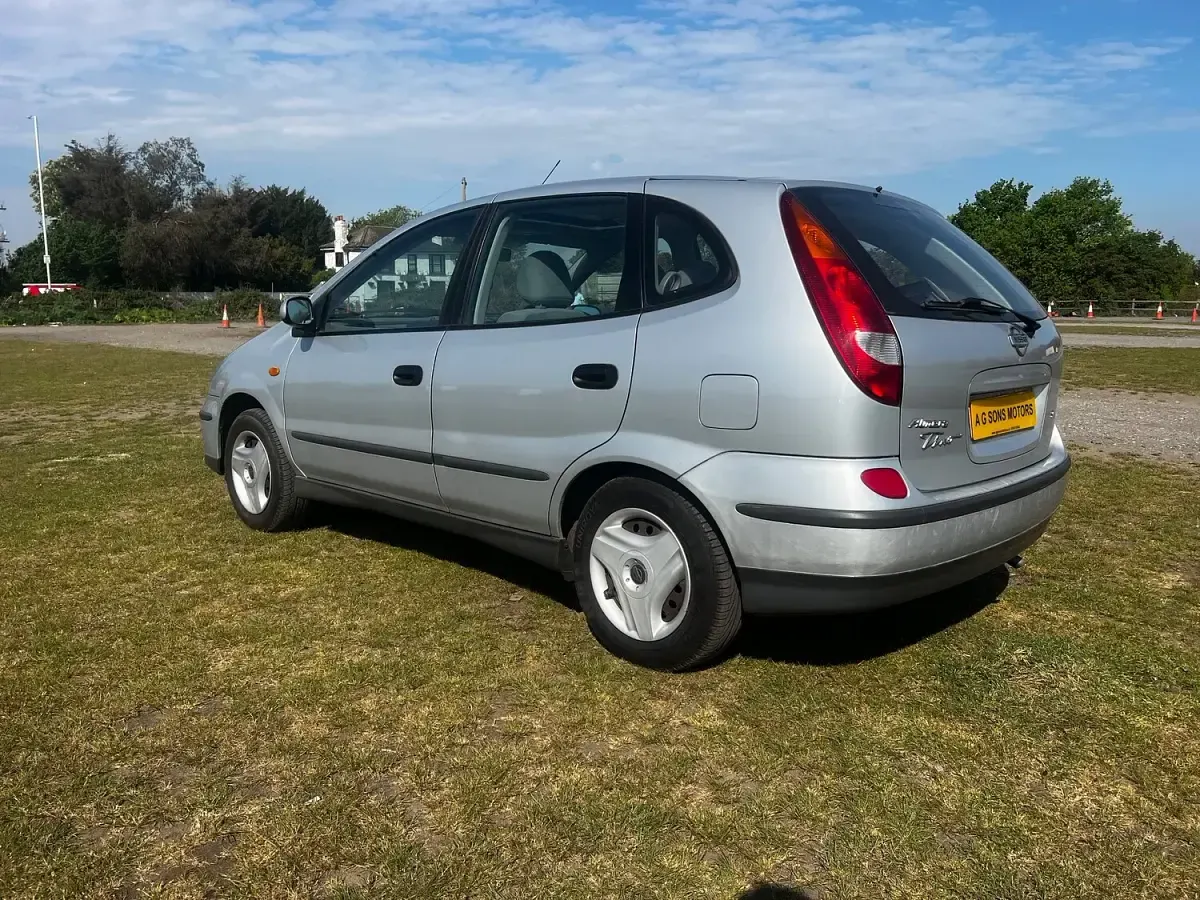Used Nissan Almera Tino S 114 HP (83 kW) 2003 Silver MPV