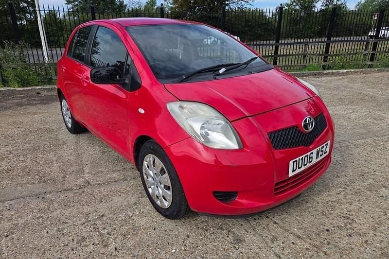 Red Used 2006 Toyota Yaris T3 Hatchback | £800 (Good price) - Image 1/1