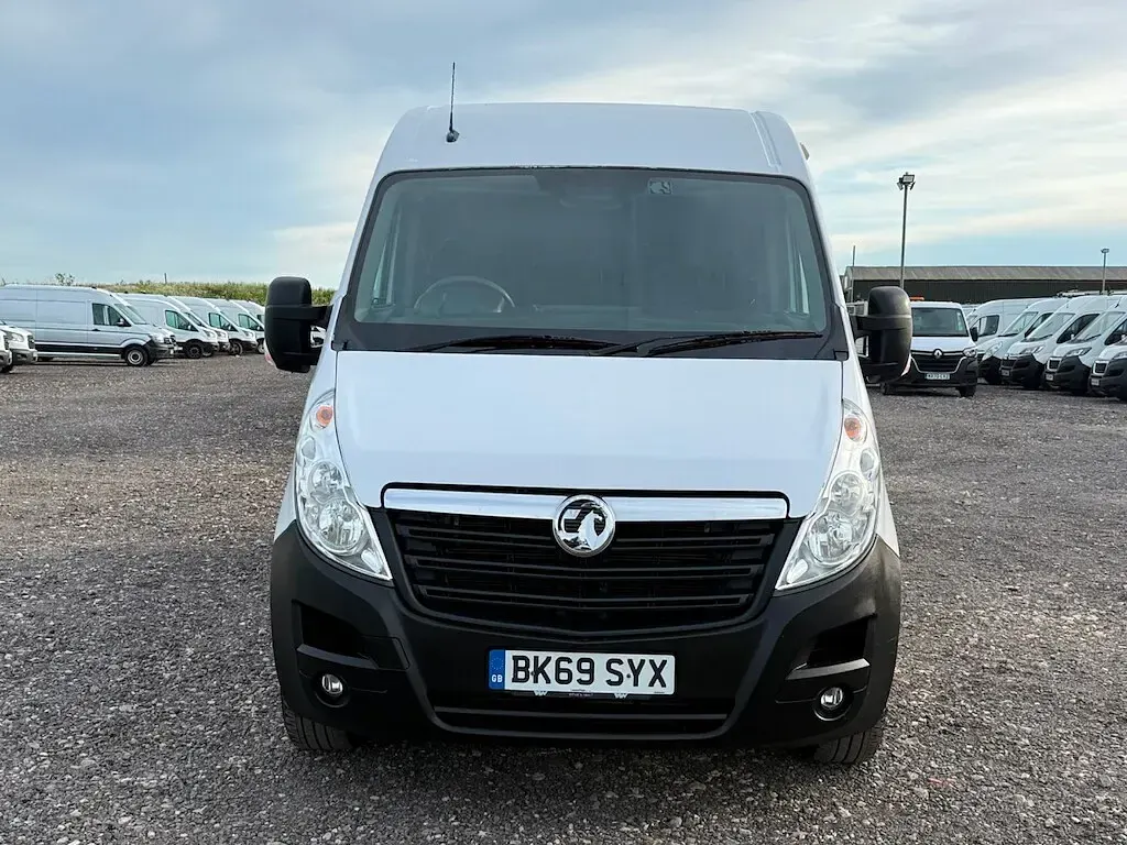 Used Vauxhall Movano 130 HP (95 kW) 2019 White MPV