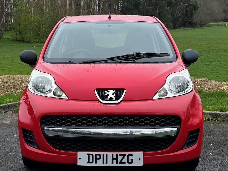 Used Peugeot 107 68 HP (50 kW) 2011 Red Hatchback