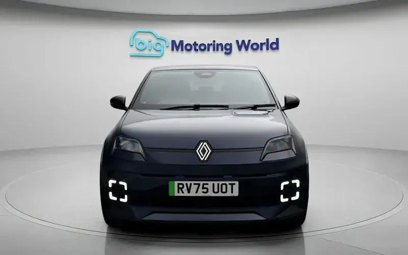 Used Renault 5 E-Tech Komfort 110 kW (150 HP) 2025 Hatchback