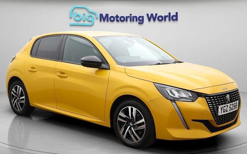 Used Peugeot 208 Active+ 102 HP (75 kW) 2023 Yellow Hatchback