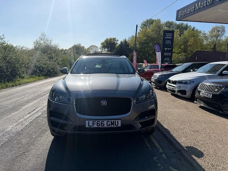 Usado Jaguar F-Pace Portfolio 180 HP (132 kW) 2016 Cinzento SUV